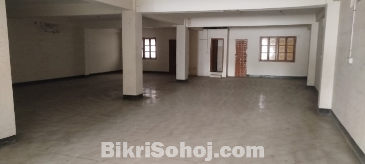 অফিসিয়াল ব্যবহারের জন্য ৪৫০০ বর্গফুট স্পেস ভাড়া হবে